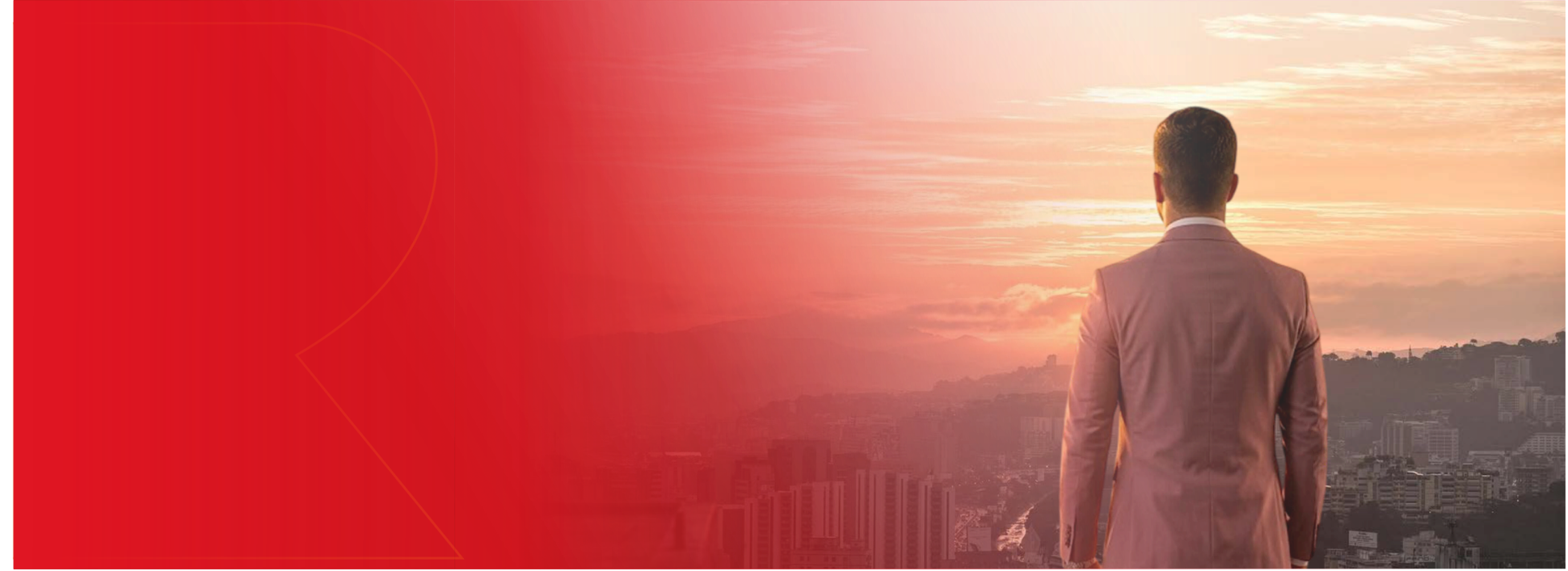 Directivo de Royomar mirando el horizonte de Caracas al atardecer